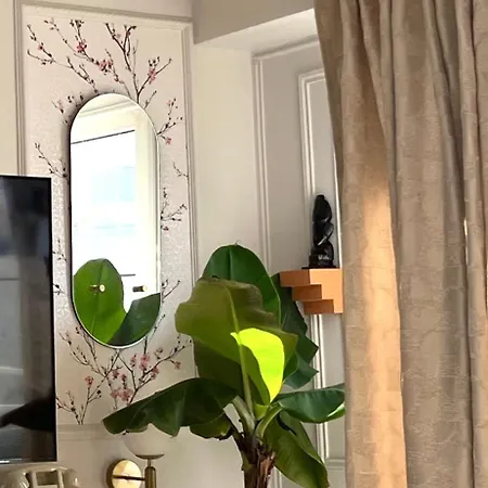 Appartement Le Boudoir De Longchamp à Suresnes Extérieur photo